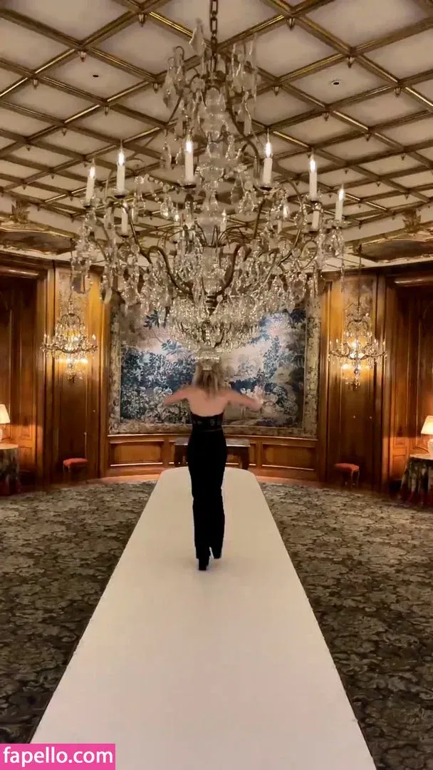 AdventuresSabrina / Kiernan Shipka / kiernanshipka Onlyfans Photo Gallery 