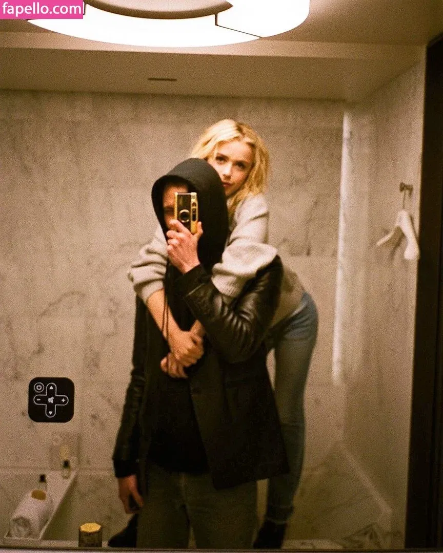 AdventuresSabrina / Kiernan Shipka / kiernanshipka Onlyfans Photo Gallery 