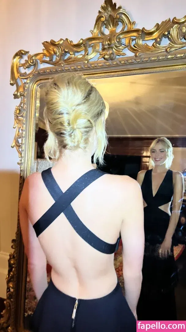 AdventuresSabrina / Kiernan Shipka / kiernanshipka Onlyfans Photo Gallery 