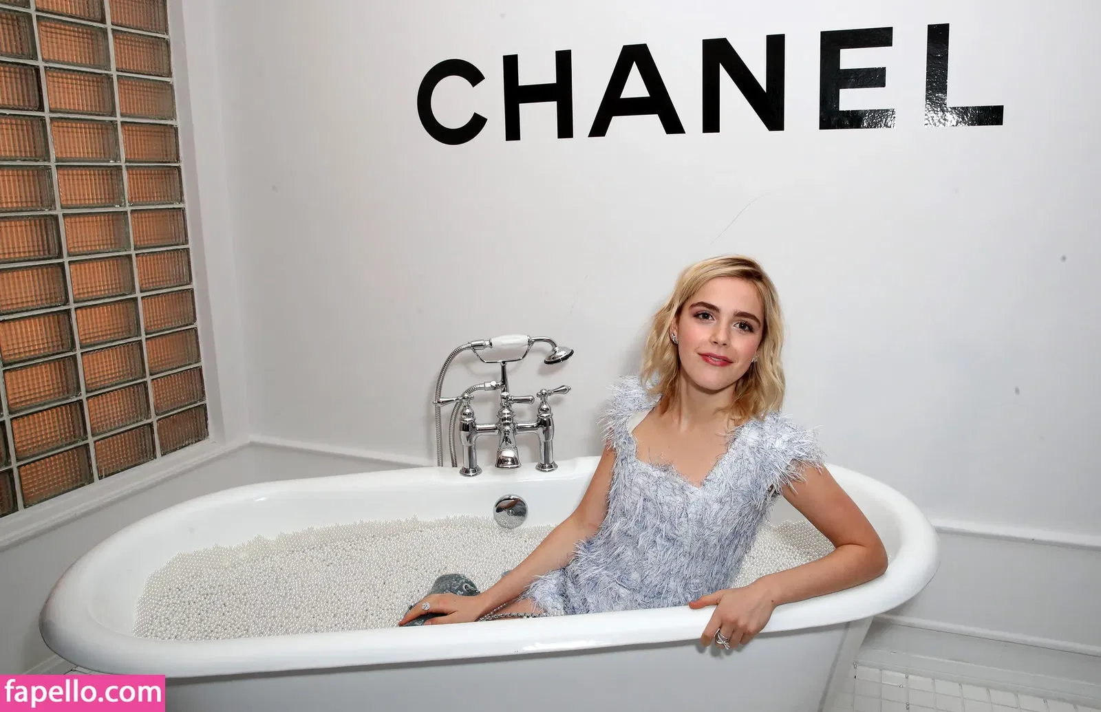 AdventuresSabrina / Kiernan Shipka / kiernanshipka Onlyfans Photo Gallery 