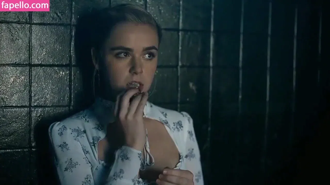 AdventuresSabrina / Kiernan Shipka / kiernanshipka Onlyfans Photo Gallery 