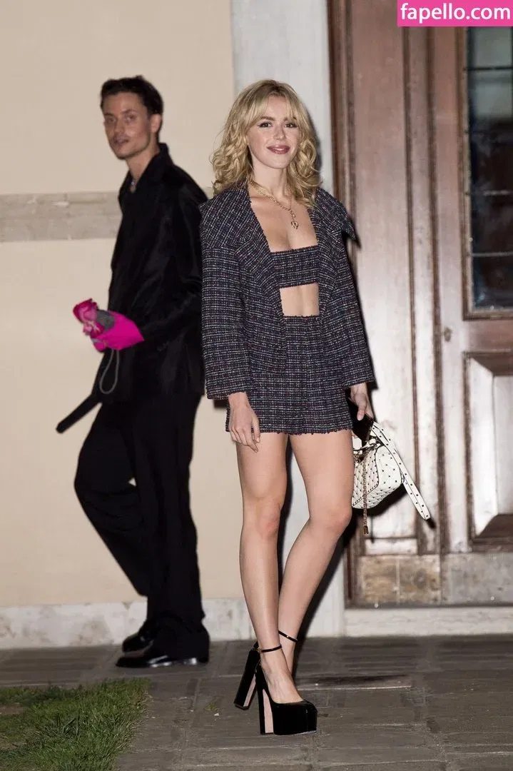 AdventuresSabrina / Kiernan Shipka / kiernanshipka Onlyfans Photo Gallery 