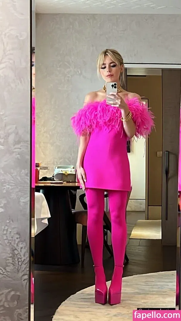 AdventuresSabrina / Kiernan Shipka / kiernanshipka Onlyfans Photo Gallery 