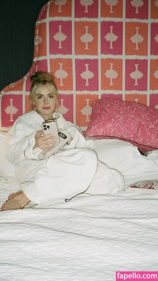 AdventuresSabrina / Kiernan Shipka / kiernanshipka Onlyfans Photo Gallery 