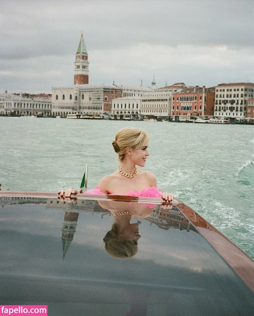 AdventuresSabrina / Kiernan Shipka / kiernanshipka Onlyfans Photo Gallery 