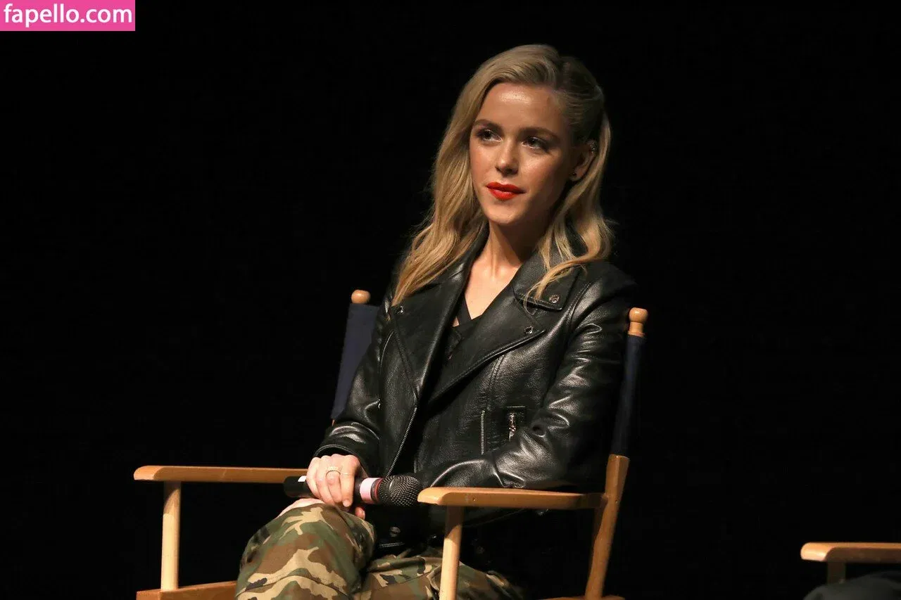 AdventuresSabrina / Kiernan Shipka / kiernanshipka Onlyfans Photo Gallery 