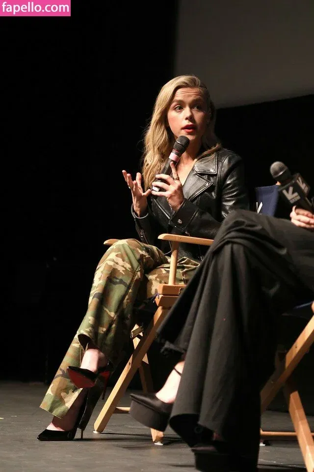 AdventuresSabrina / Kiernan Shipka / kiernanshipka Onlyfans Photo Gallery 