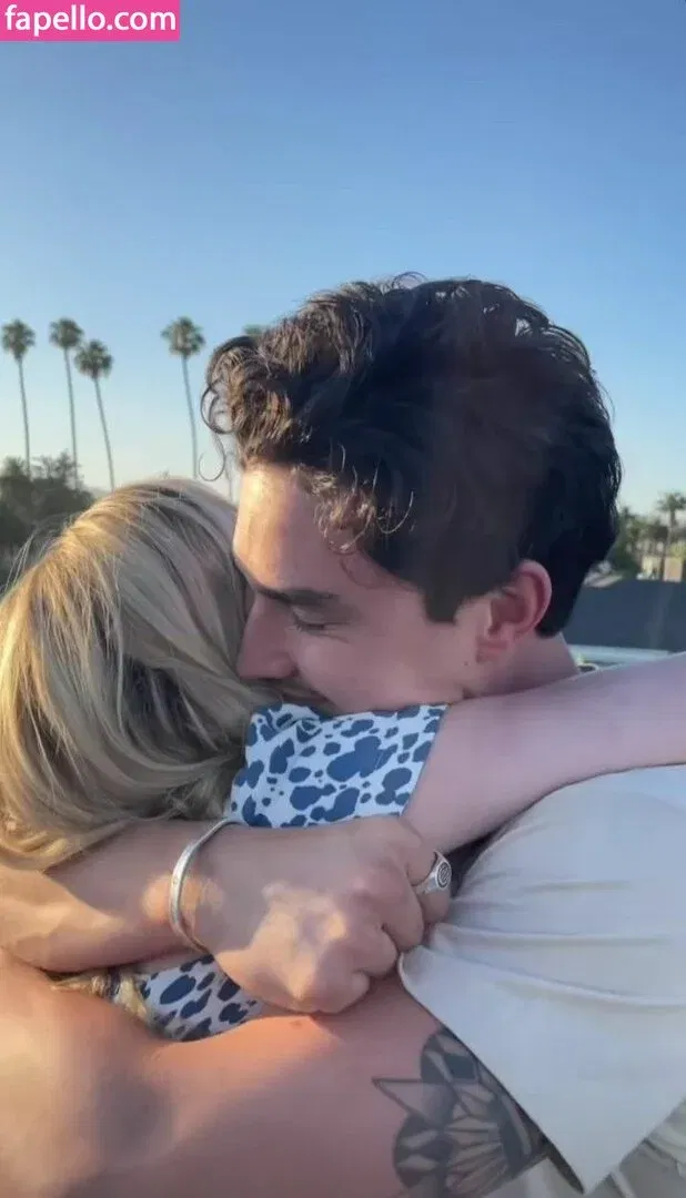 AdventuresSabrina / Kiernan Shipka / kiernanshipka Onlyfans Photo Gallery 