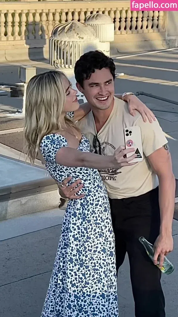 AdventuresSabrina / Kiernan Shipka / kiernanshipka Onlyfans Photo Gallery 