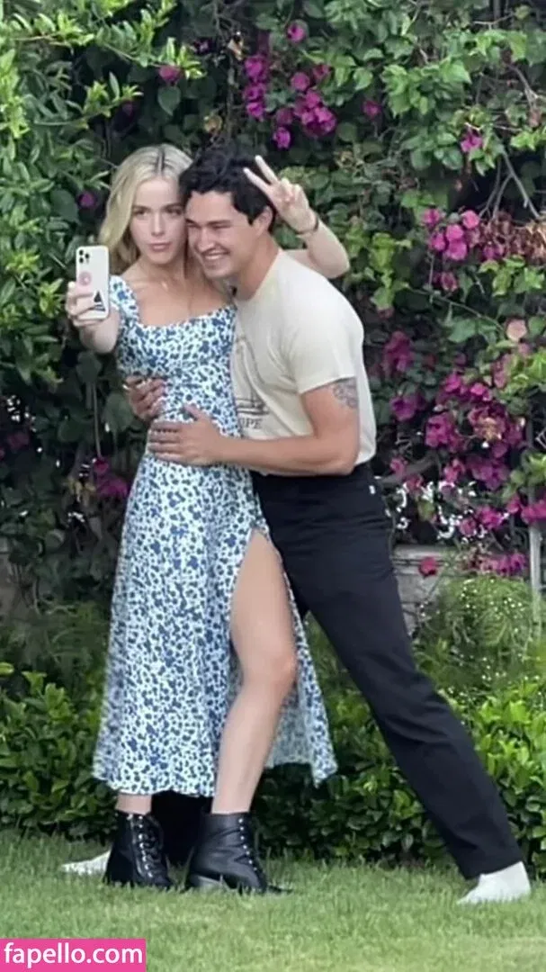 AdventuresSabrina / Kiernan Shipka / kiernanshipka Onlyfans Photo Gallery 