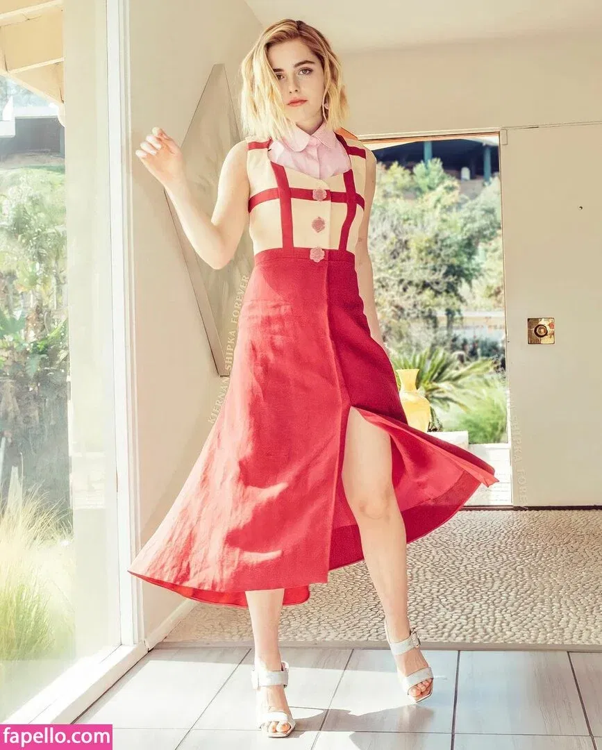 AdventuresSabrina / Kiernan Shipka / kiernanshipka Onlyfans Photo Gallery 