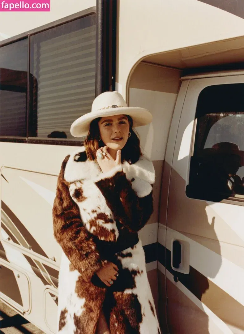 AdventuresSabrina / Kiernan Shipka / kiernanshipka Onlyfans Photo Gallery 