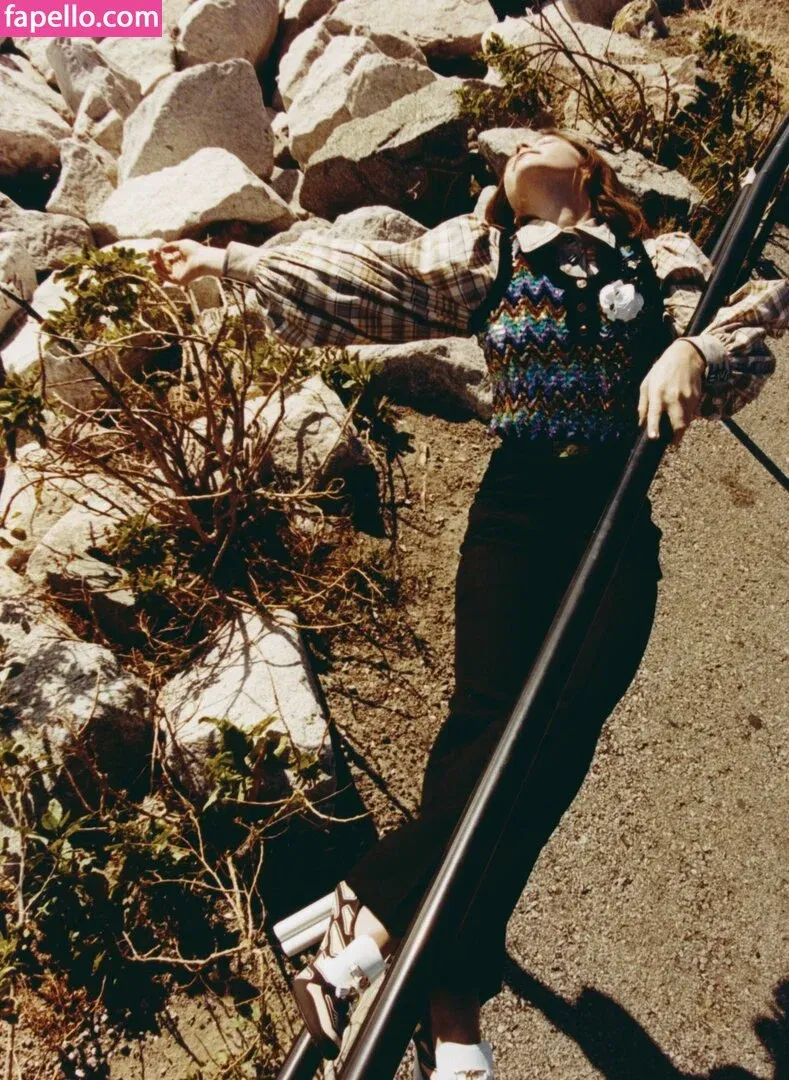 AdventuresSabrina / Kiernan Shipka / kiernanshipka Onlyfans Photo Gallery 