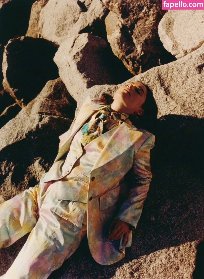 AdventuresSabrina / Kiernan Shipka / kiernanshipka Onlyfans Photo Gallery 