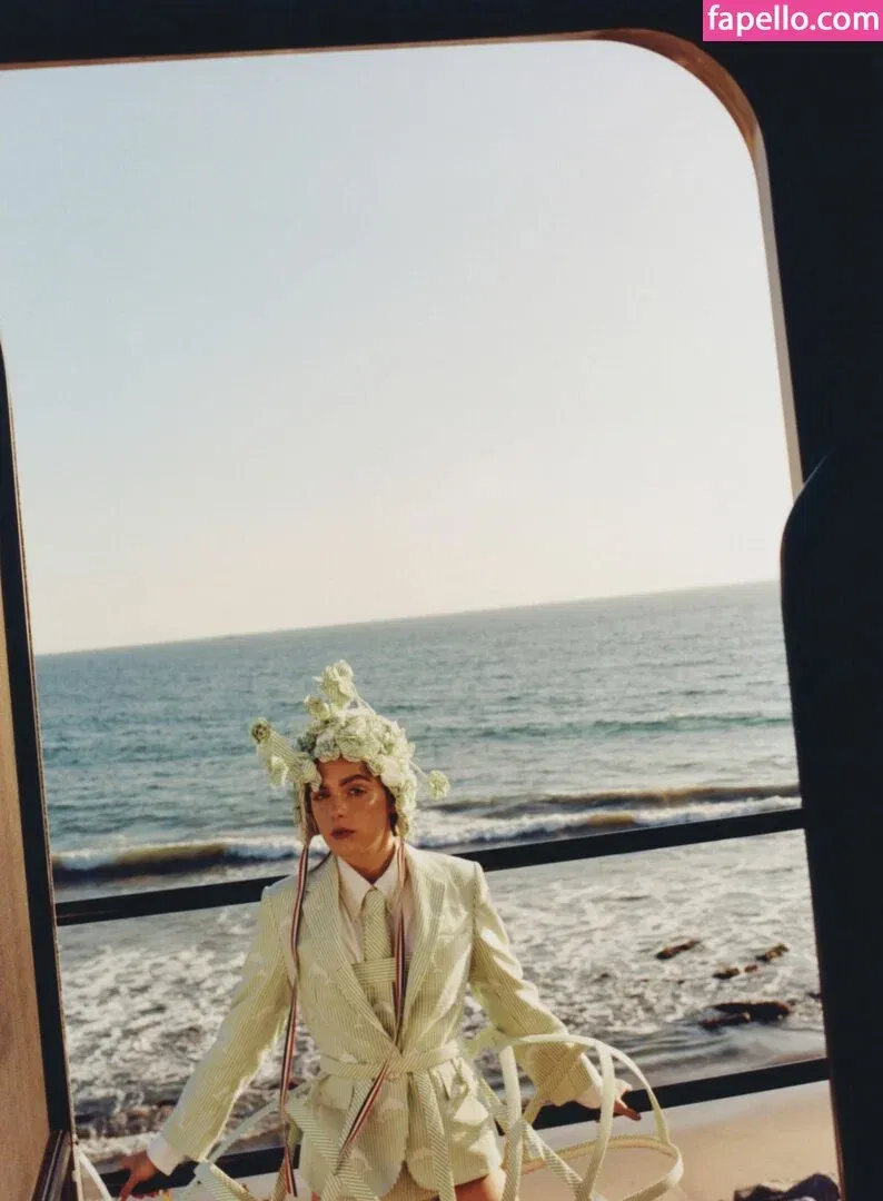 AdventuresSabrina / Kiernan Shipka / kiernanshipka Onlyfans Photo Gallery 