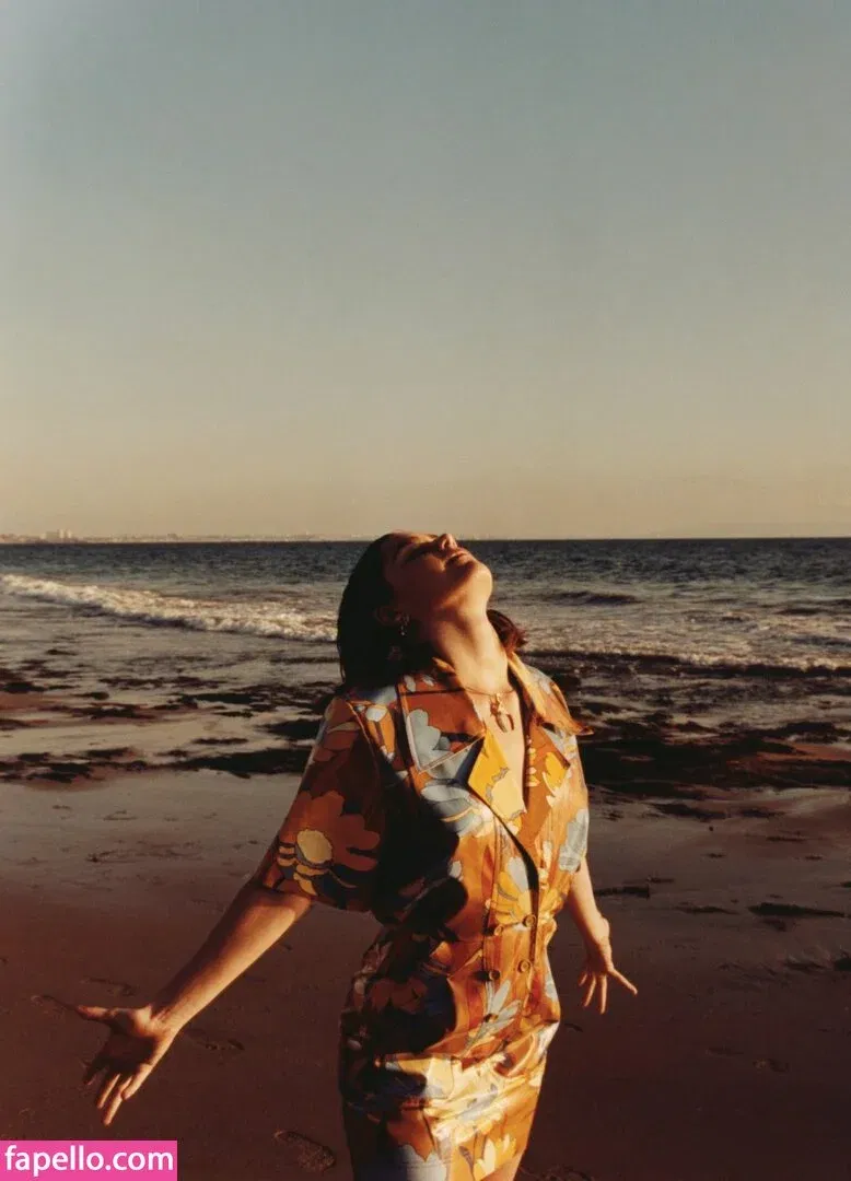 AdventuresSabrina / Kiernan Shipka / kiernanshipka Onlyfans Photo Gallery 