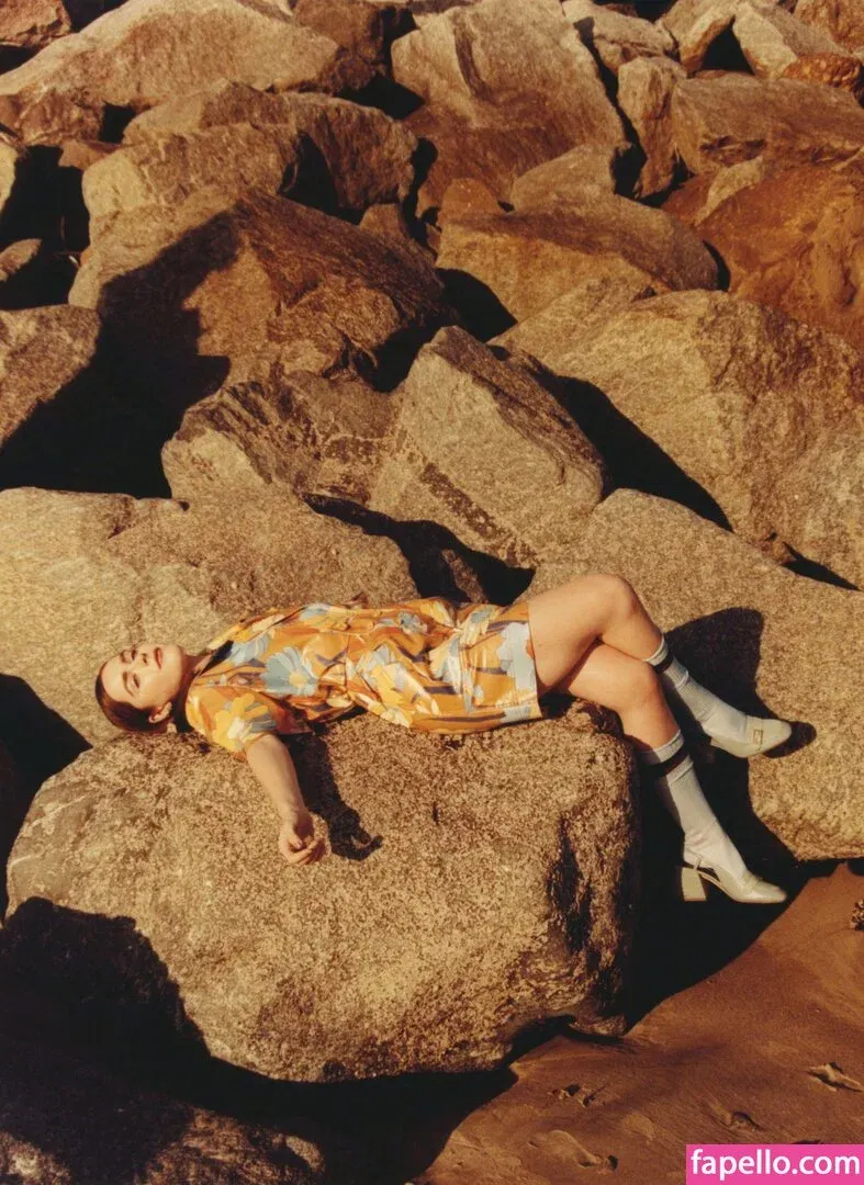 AdventuresSabrina / Kiernan Shipka / kiernanshipka Onlyfans Photo Gallery 