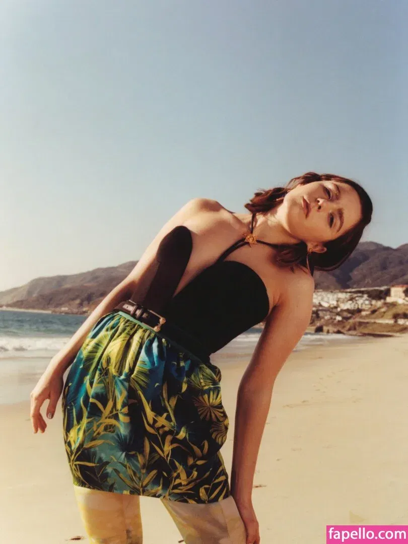 AdventuresSabrina / Kiernan Shipka / kiernanshipka Onlyfans Photo Gallery 