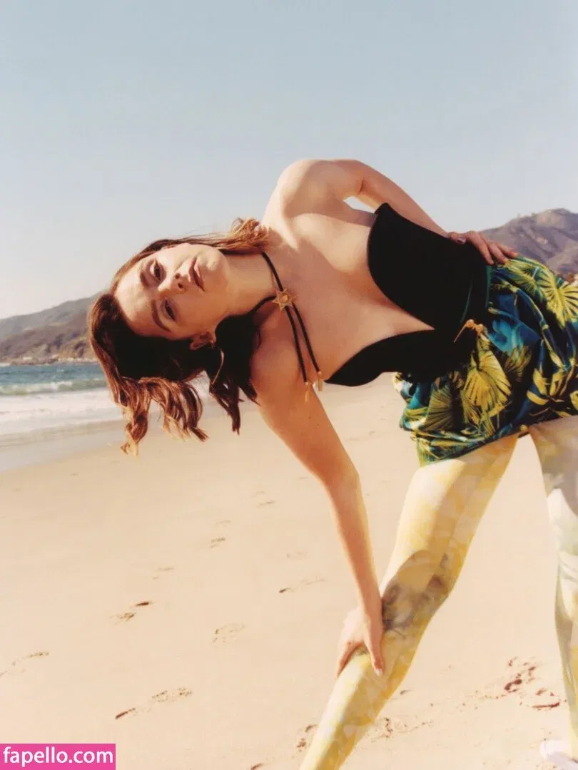 AdventuresSabrina / Kiernan Shipka / kiernanshipka Onlyfans Photo Gallery 