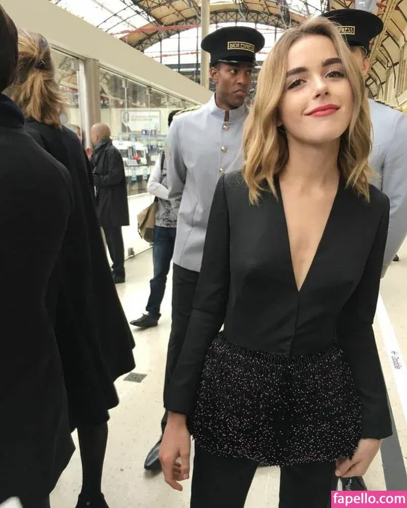 AdventuresSabrina / Kiernan Shipka / kiernanshipka Onlyfans Photo Gallery 