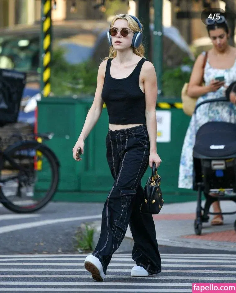 AdventuresSabrina / Kiernan Shipka / kiernanshipka Onlyfans Photo Gallery 