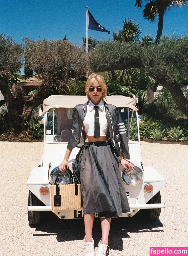 AdventuresSabrina / Kiernan Shipka / kiernanshipka Onlyfans Photo Gallery 