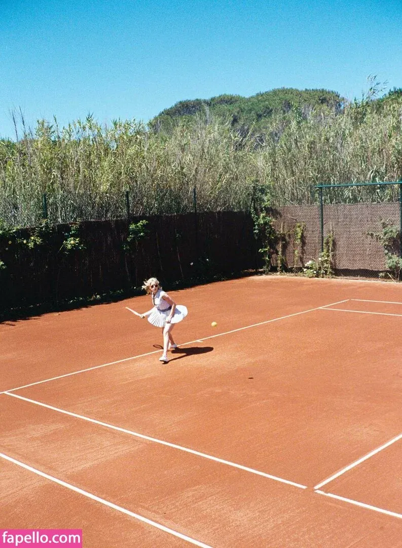 AdventuresSabrina / Kiernan Shipka / kiernanshipka Onlyfans Photo Gallery 