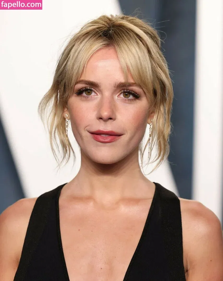 AdventuresSabrina / Kiernan Shipka / kiernanshipka Onlyfans Photo Gallery 