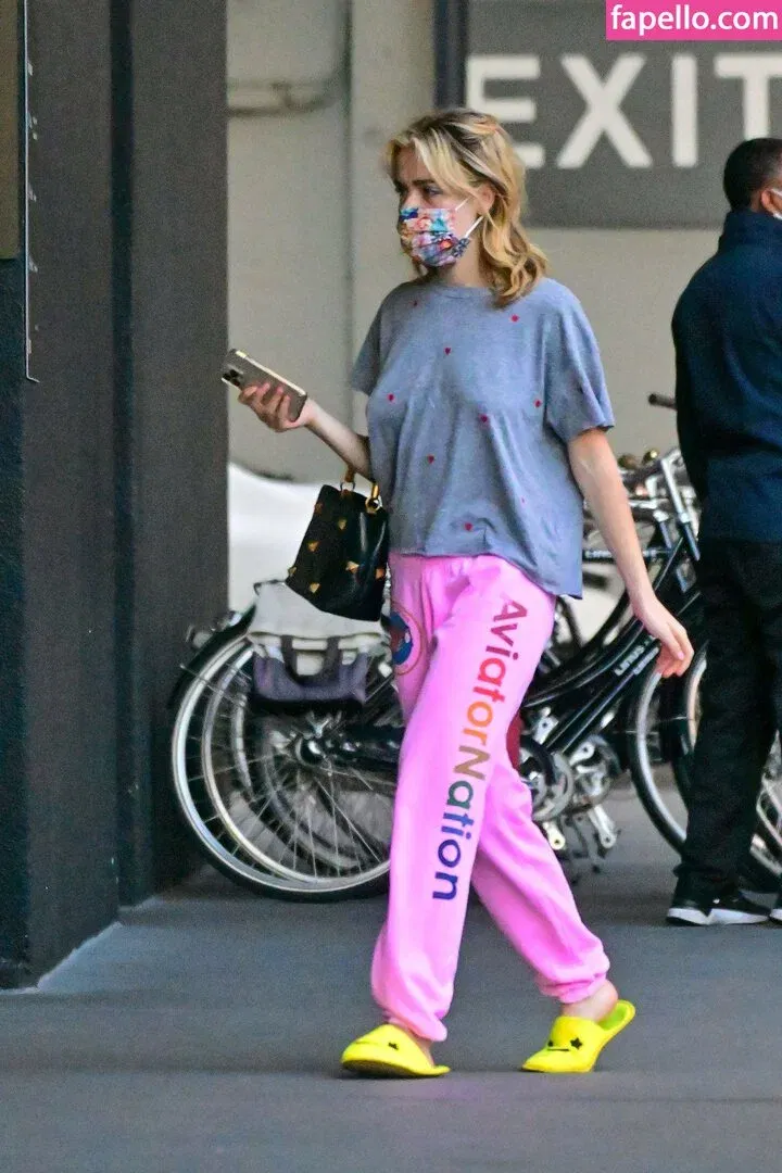 AdventuresSabrina / Kiernan Shipka / kiernanshipka Onlyfans Photo Gallery 