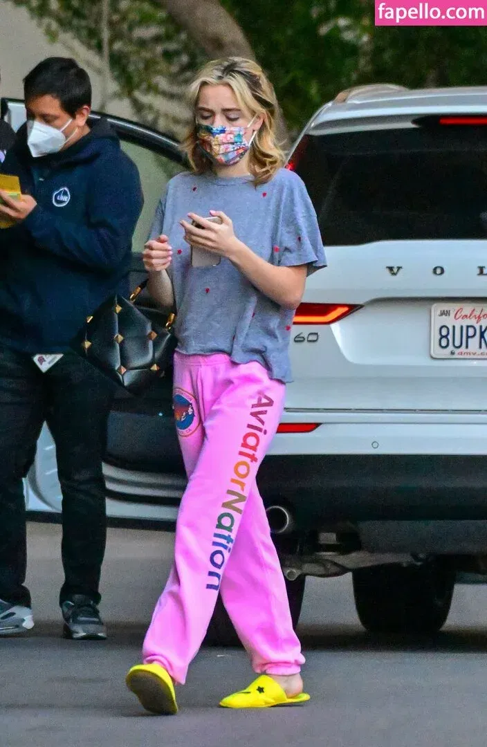 AdventuresSabrina / Kiernan Shipka / kiernanshipka Onlyfans Photo Gallery 