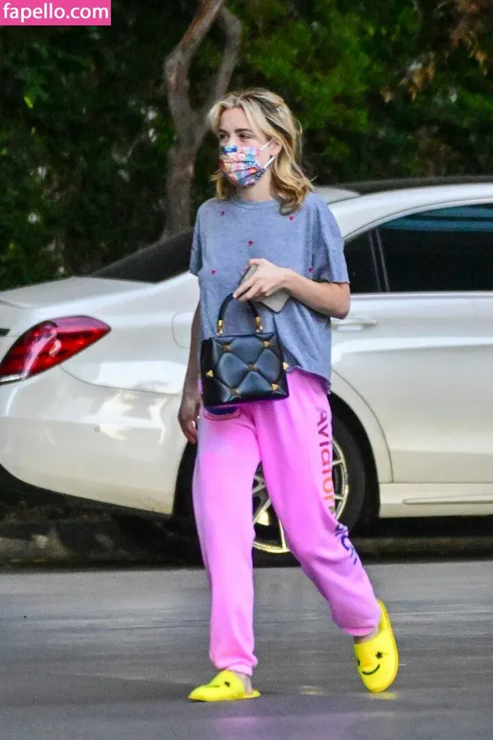 AdventuresSabrina / Kiernan Shipka / kiernanshipka Onlyfans Photo Gallery 