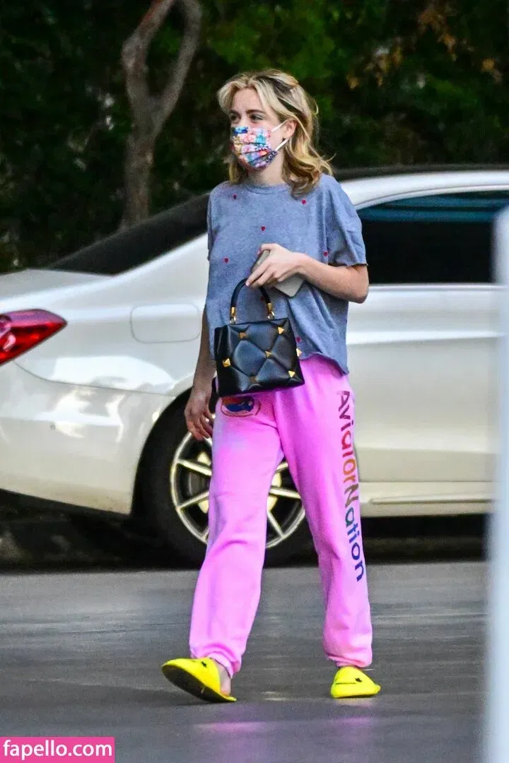 AdventuresSabrina / Kiernan Shipka / kiernanshipka Onlyfans Photo Gallery 