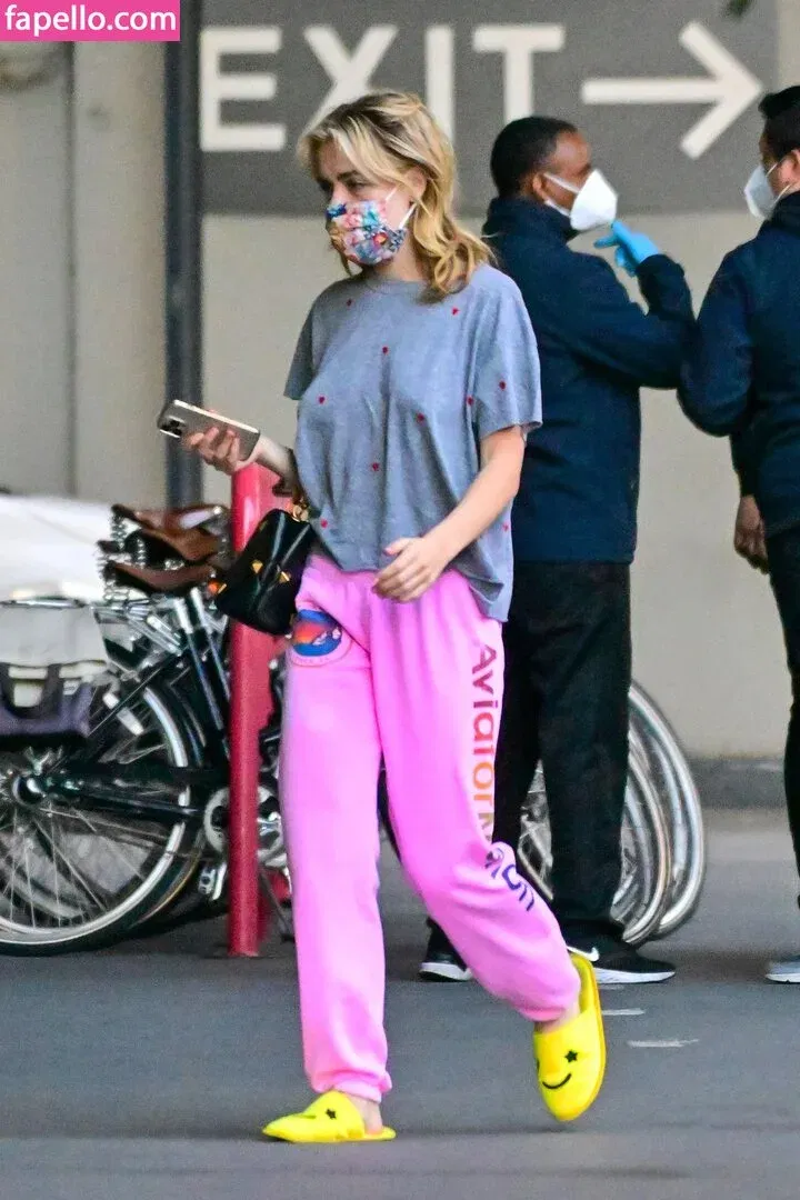 AdventuresSabrina / Kiernan Shipka / kiernanshipka Onlyfans Photo Gallery 