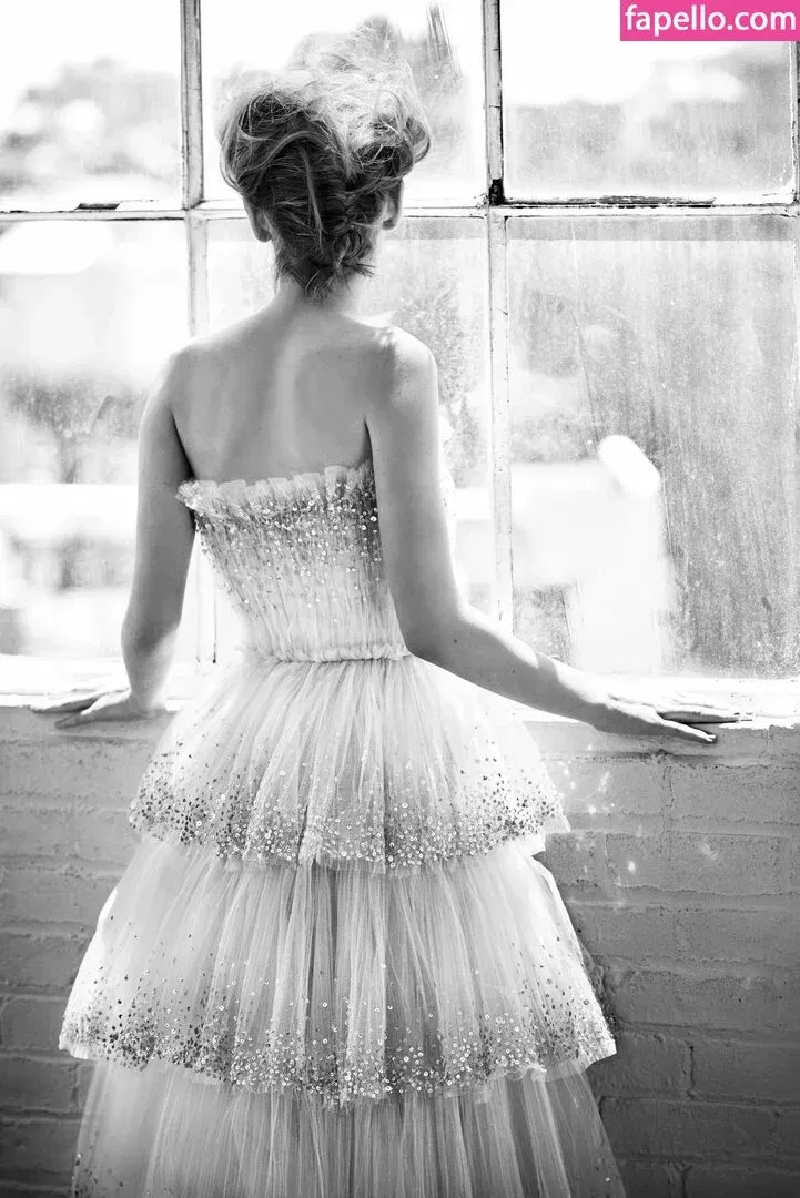 AdventuresSabrina / Kiernan Shipka / kiernanshipka Onlyfans Photo Gallery 