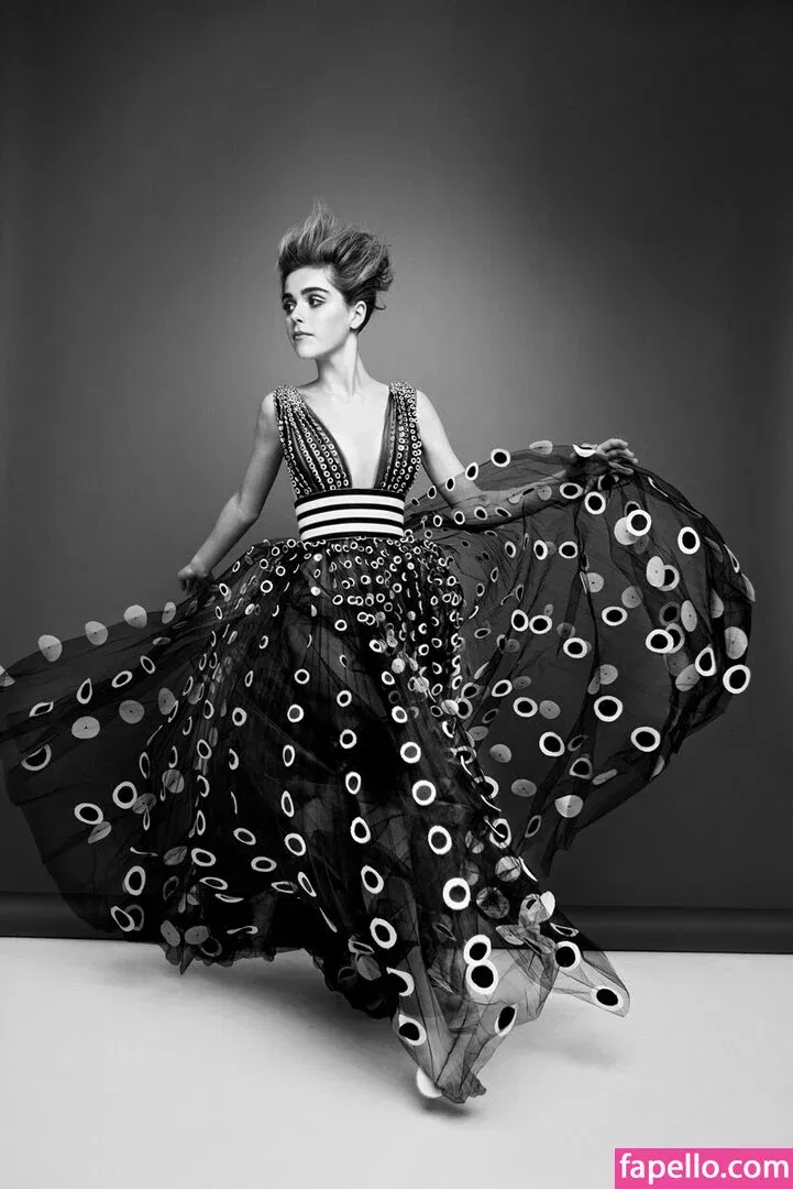 AdventuresSabrina / Kiernan Shipka / kiernanshipka Onlyfans Photo Gallery 