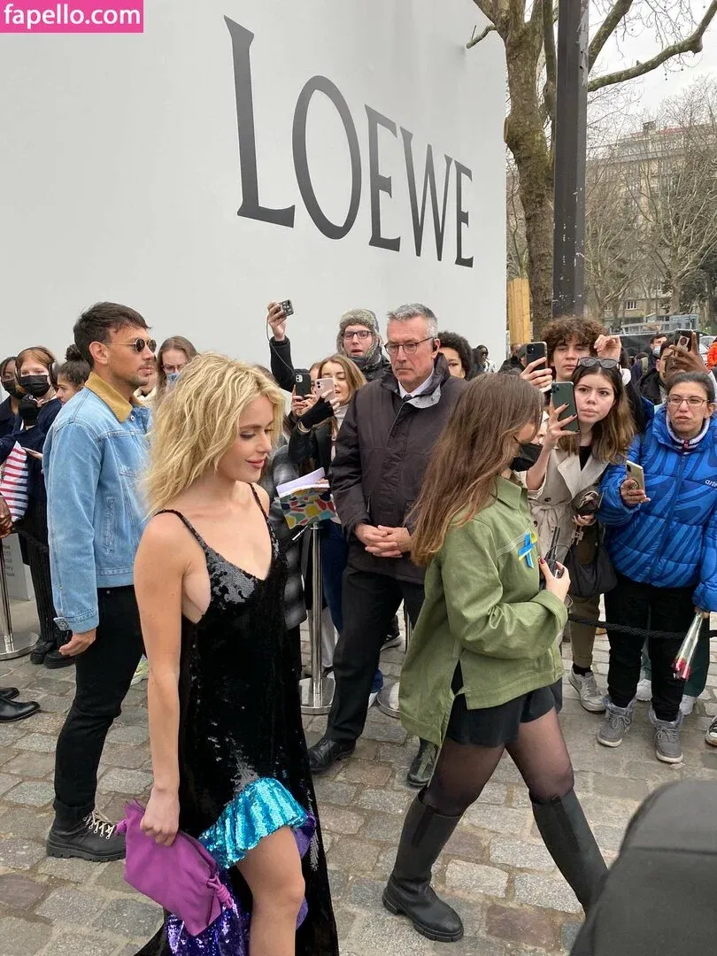 AdventuresSabrina / Kiernan Shipka / kiernanshipka Onlyfans Photo Gallery 