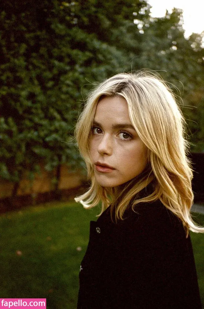 AdventuresSabrina / Kiernan Shipka / kiernanshipka Onlyfans Photo Gallery 