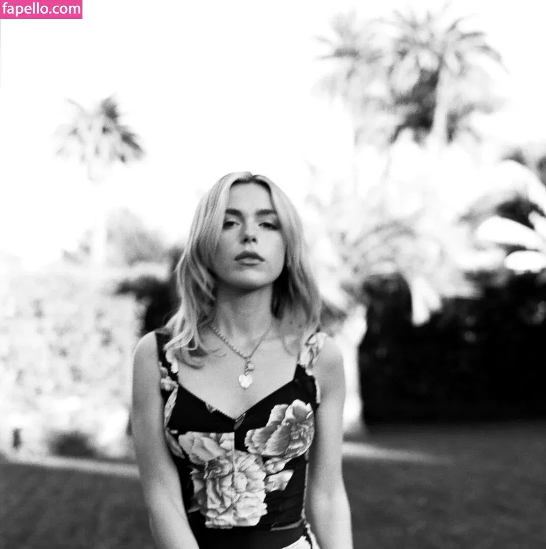 AdventuresSabrina / Kiernan Shipka / kiernanshipka Onlyfans Photo Gallery 