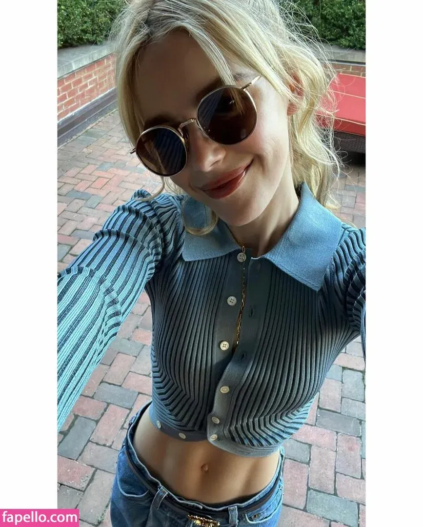 AdventuresSabrina / Kiernan Shipka / kiernanshipka Onlyfans Photo Gallery 