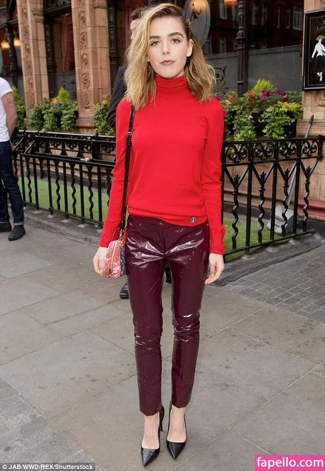 AdventuresSabrina / Kiernan Shipka / kiernanshipka Onlyfans Photo Gallery 