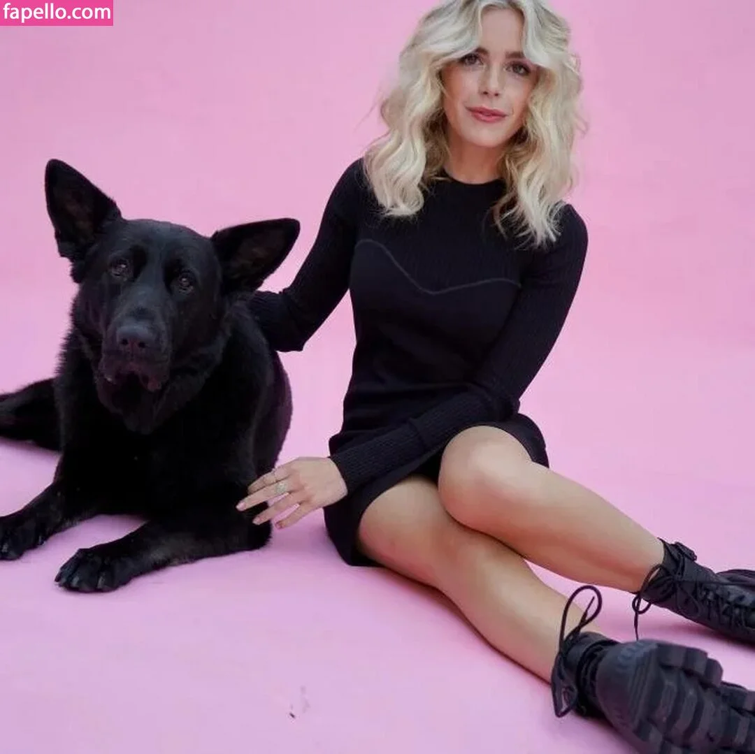 AdventuresSabrina / Kiernan Shipka / kiernanshipka Onlyfans Photo Gallery 