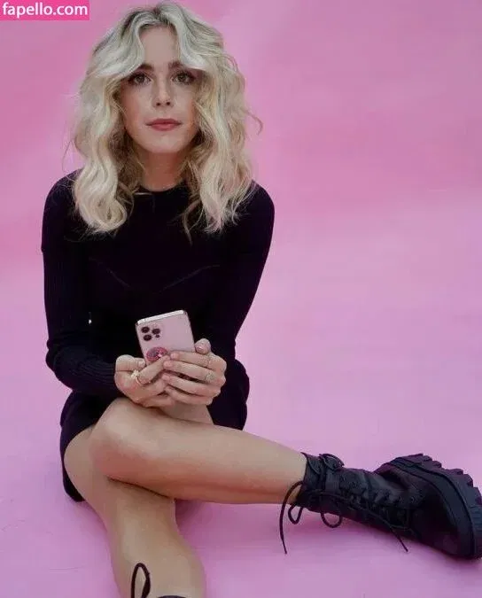 AdventuresSabrina / Kiernan Shipka / kiernanshipka Onlyfans Photo Gallery 