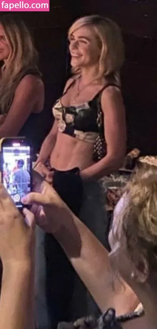 AdventuresSabrina / Kiernan Shipka / kiernanshipka Onlyfans Photo Gallery 