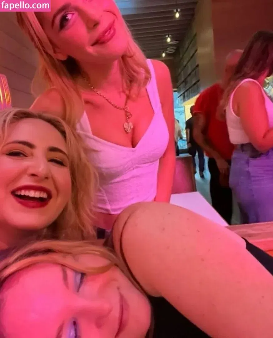 AdventuresSabrina / Kiernan Shipka / kiernanshipka Onlyfans Photo Gallery 