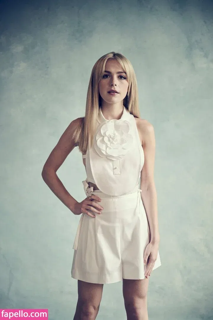 AdventuresSabrina / Kiernan Shipka / kiernanshipka Onlyfans Photo Gallery 