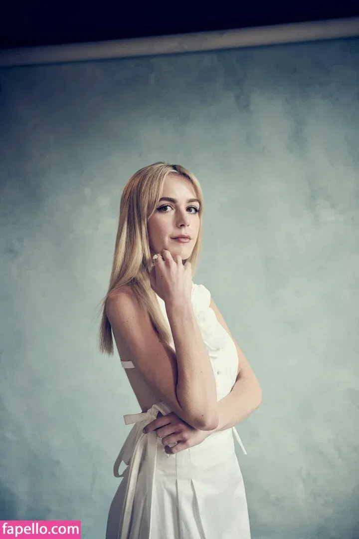 AdventuresSabrina / Kiernan Shipka / kiernanshipka Onlyfans Photo Gallery 