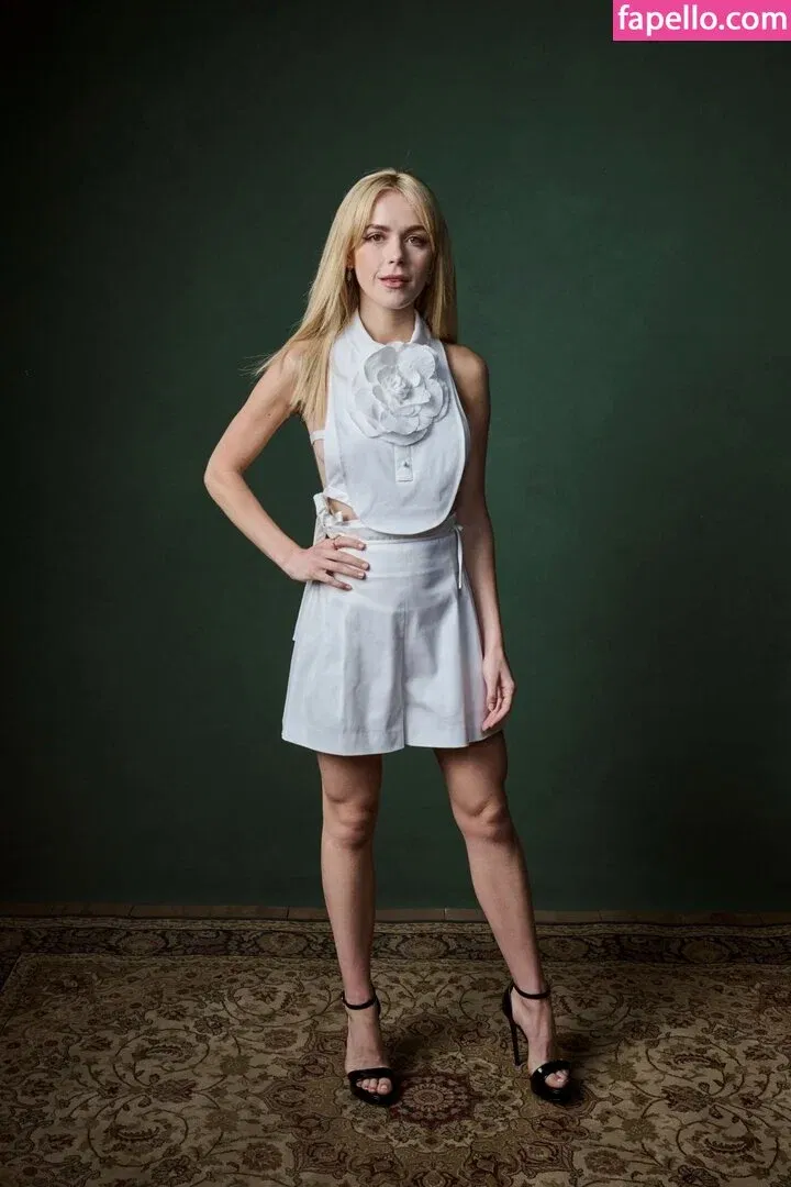 AdventuresSabrina / Kiernan Shipka / kiernanshipka Onlyfans Photo Gallery 