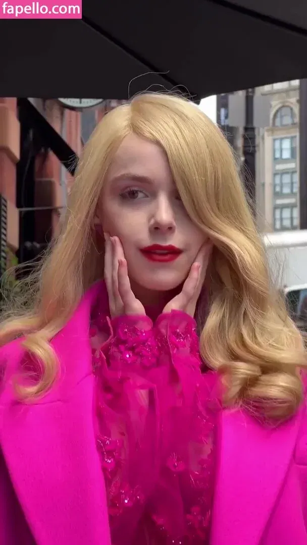 AdventuresSabrina / Kiernan Shipka / kiernanshipka Onlyfans Photo Gallery 