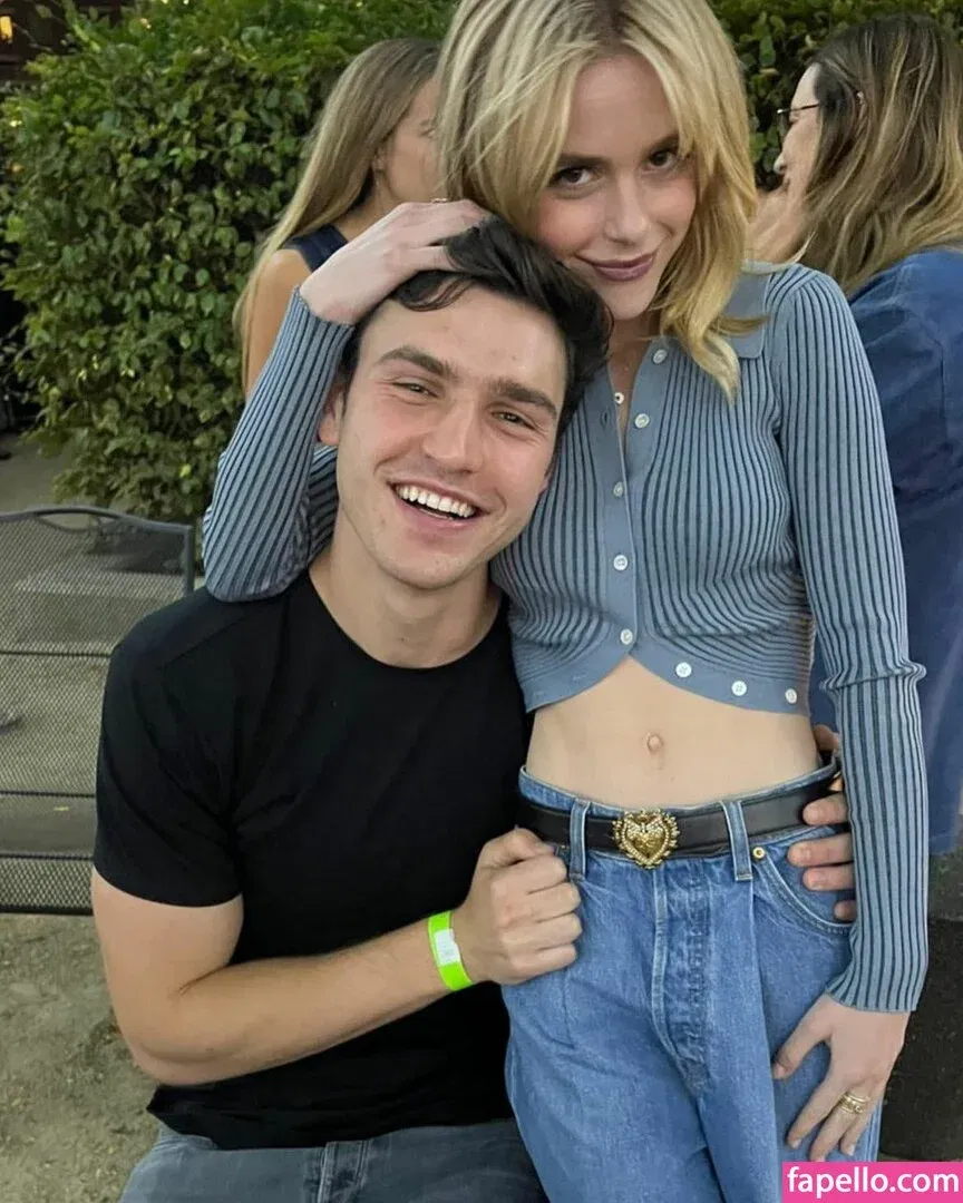 AdventuresSabrina / Kiernan Shipka / kiernanshipka Onlyfans Photo Gallery 