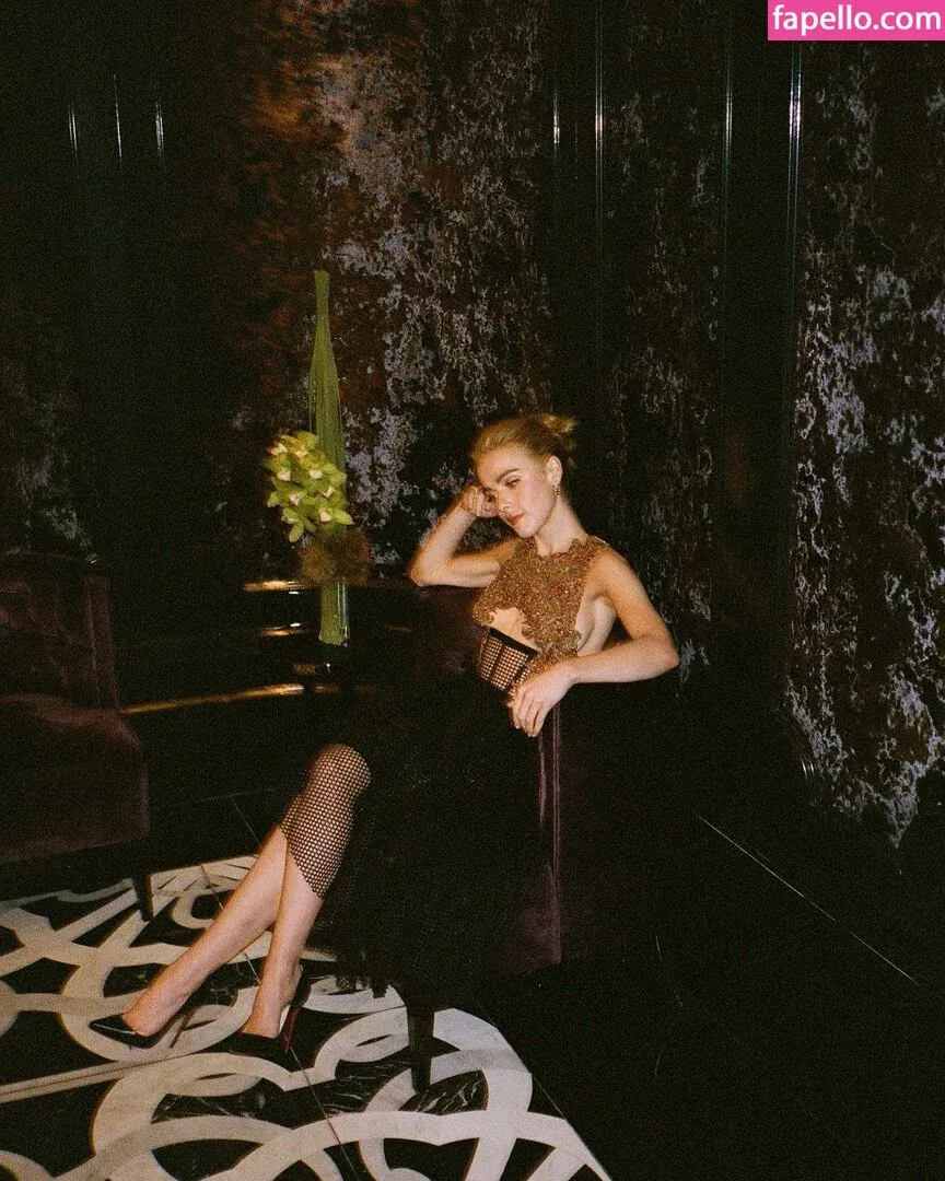 AdventuresSabrina / Kiernan Shipka / kiernanshipka Onlyfans Photo Gallery 